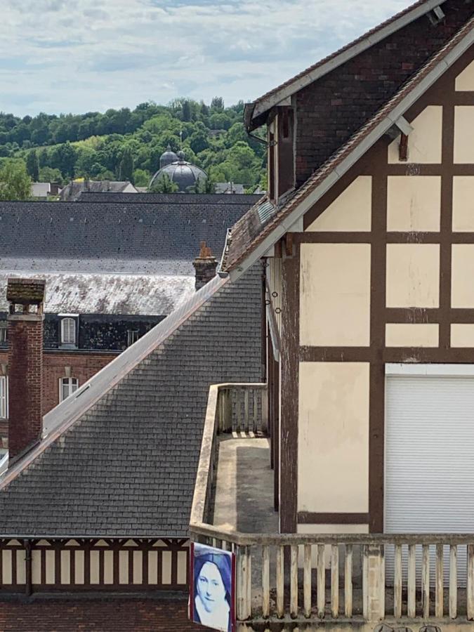 شقة Au Coeur De Lisieux 83 M2 Et Vue Sur La Basilique المظهر الخارجي الصورة
